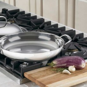 725-30D Chef's Classic? Stainless 12" Everyday Pan with Medium Dome Cover Cuisinart New